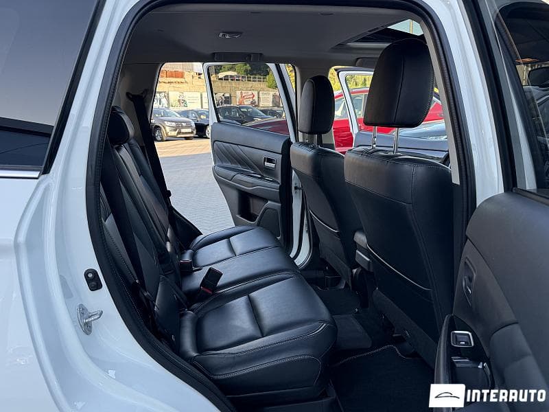 Mitsubishi Outlander 2015 — Миниатюра 14