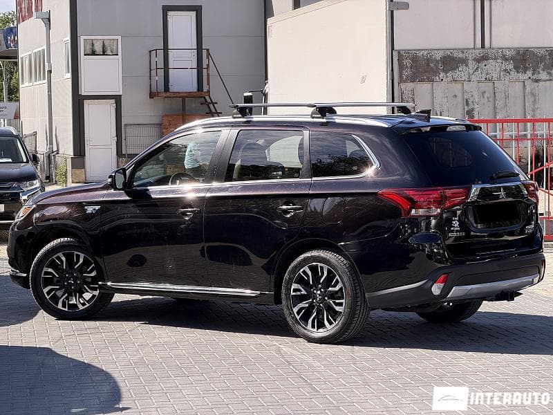 Mitsubishi Outlander 2018 — Миниатюра 2