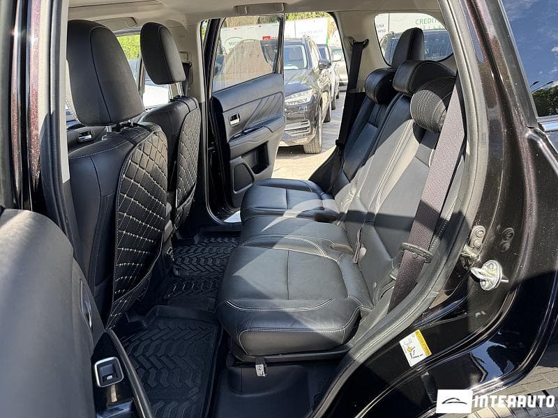 Mitsubishi Outlander 2018 — Миниатюра 7