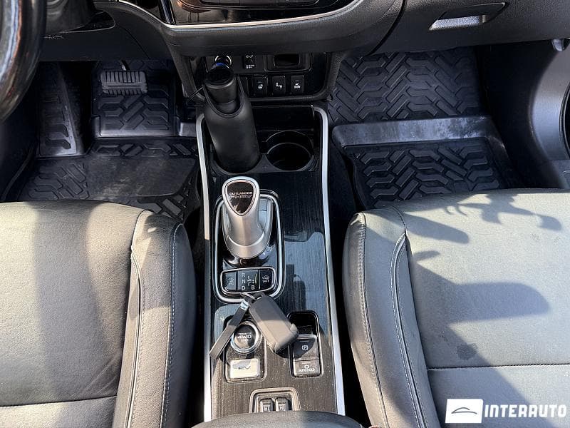 Mitsubishi Outlander 2018 — Миниатюра 16