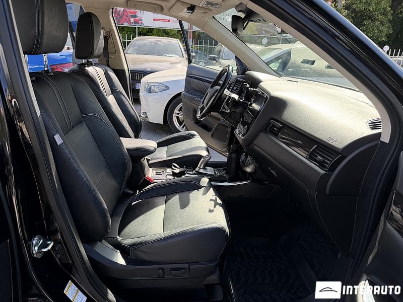 Mitsubishi Outlander 2018 — Миниатюра 6