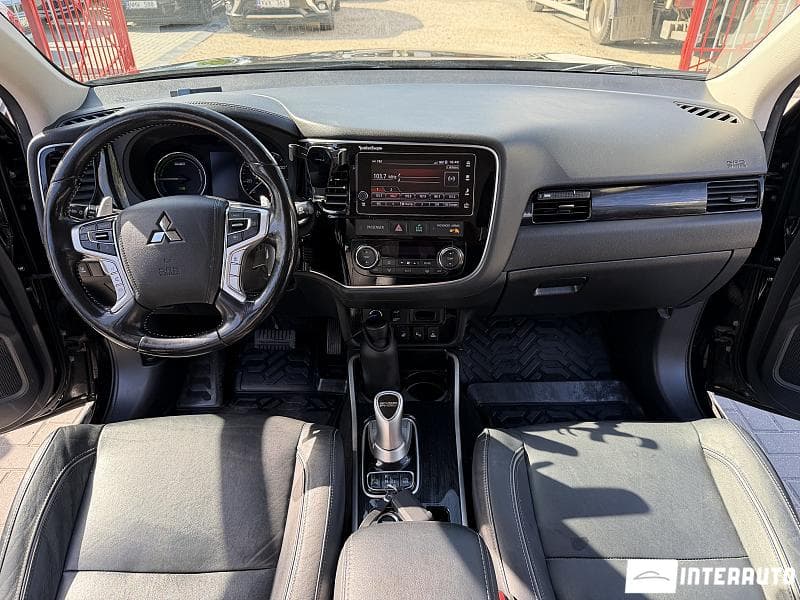 Mitsubishi Outlander 2018 — Миниатюра 10