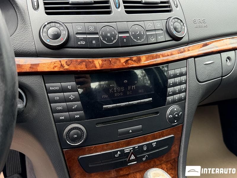 2003 Mercedes E 200 — Miniatură 10