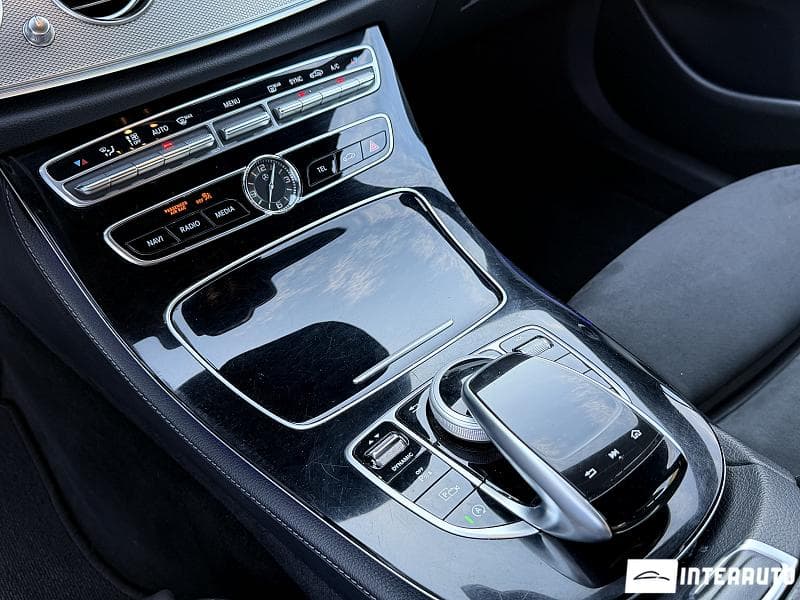 Mercedes E 220 2016 — Миниатюра 12