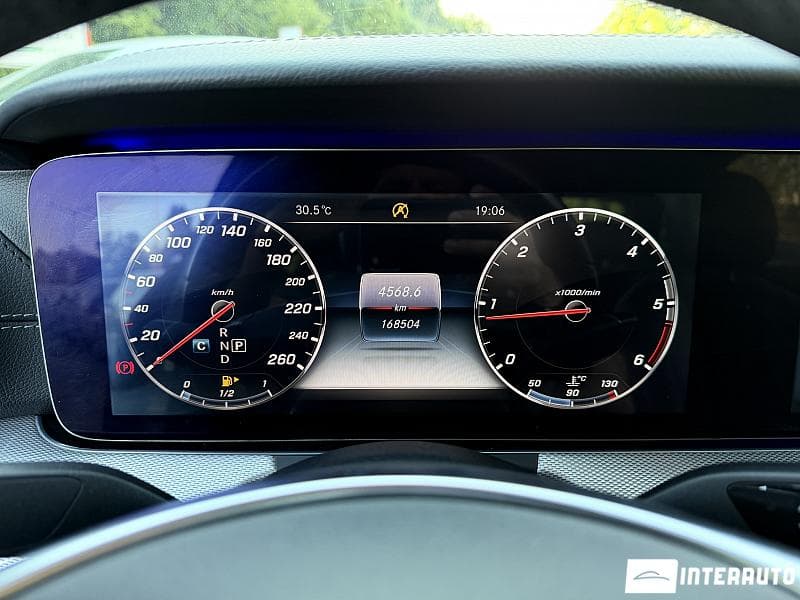 Mercedes E 220 2016 — Миниатюра 10
