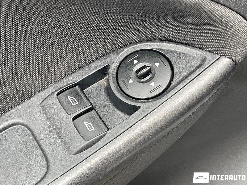 2017 Ford Focus — Miniatură 6