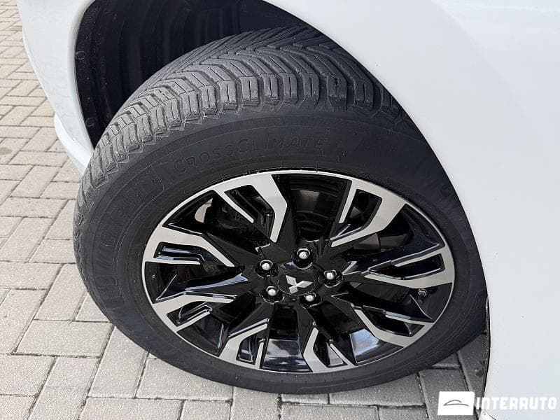 Mitsubishi Outlander 2015 — Миниатюра 16