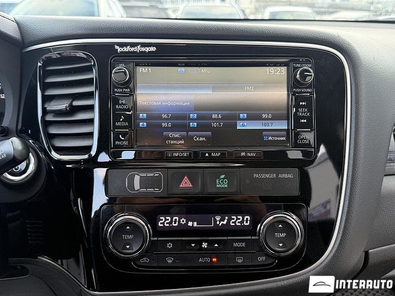 Mitsubishi Outlander 2015 — Миниатюра 10