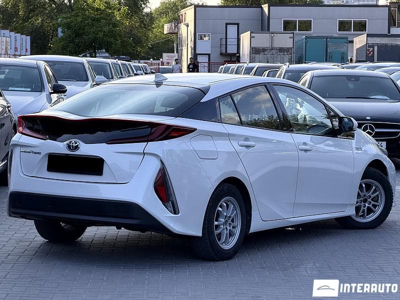 Toyota Prius 2017 — Миниатюра 3