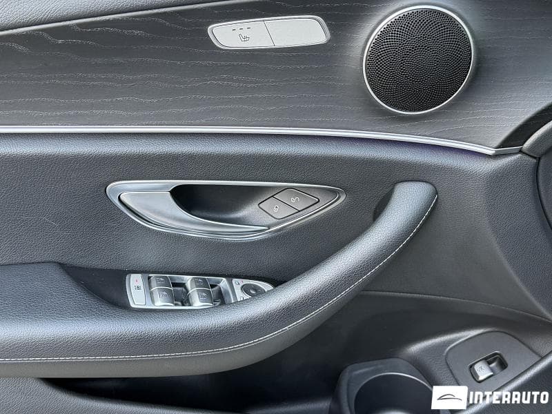 Mercedes E 220 2022 — Миниатюра 7