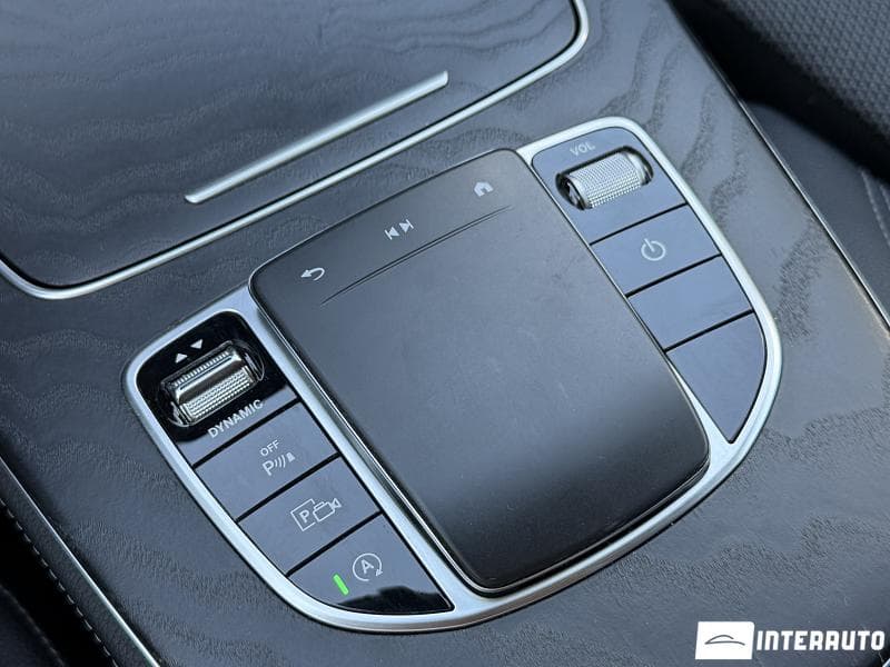 Mercedes E 220 2022 — Миниатюра 18