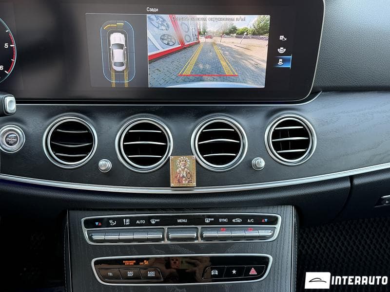 Mercedes E 220 2022 — Миниатюра 16