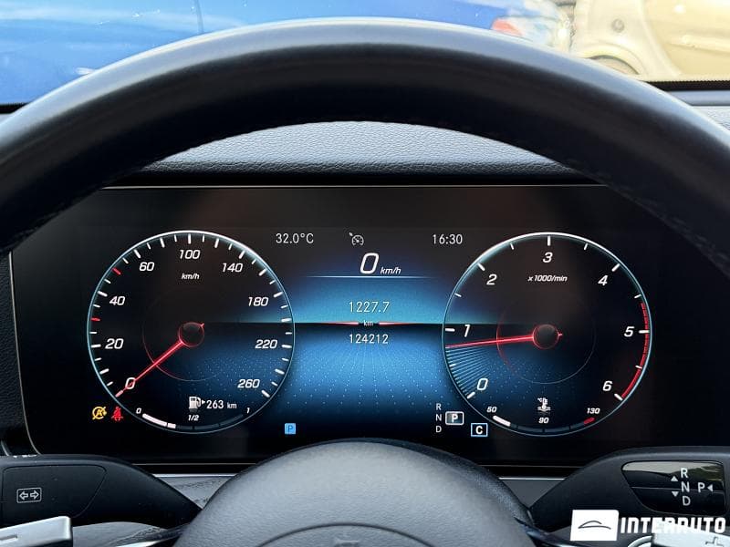 Mercedes E 220 2022 — Миниатюра 12