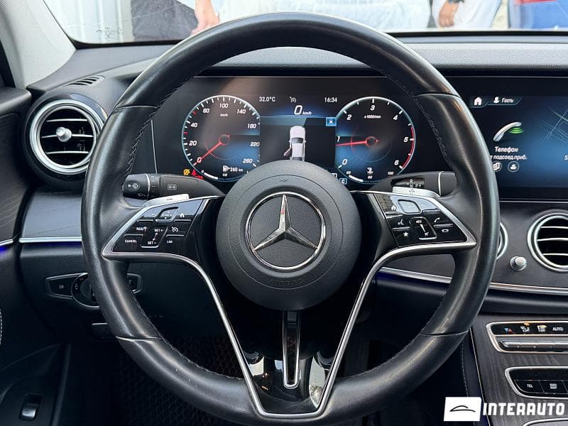 Mercedes E 220 2022 — Миниатюра 11