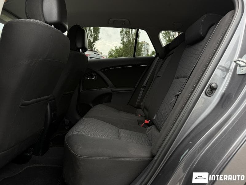 Toyota Avensis 2011 — Миниатюра 17