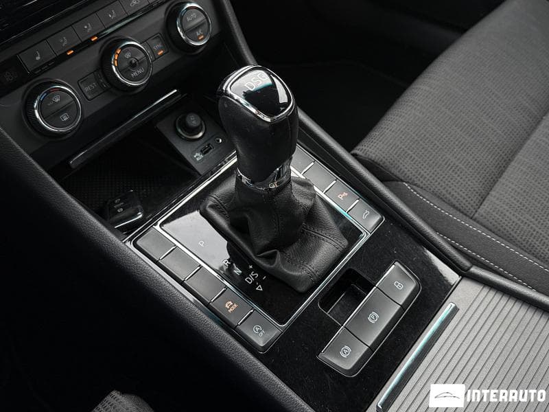 2016 Skoda Superb — Miniatură 15