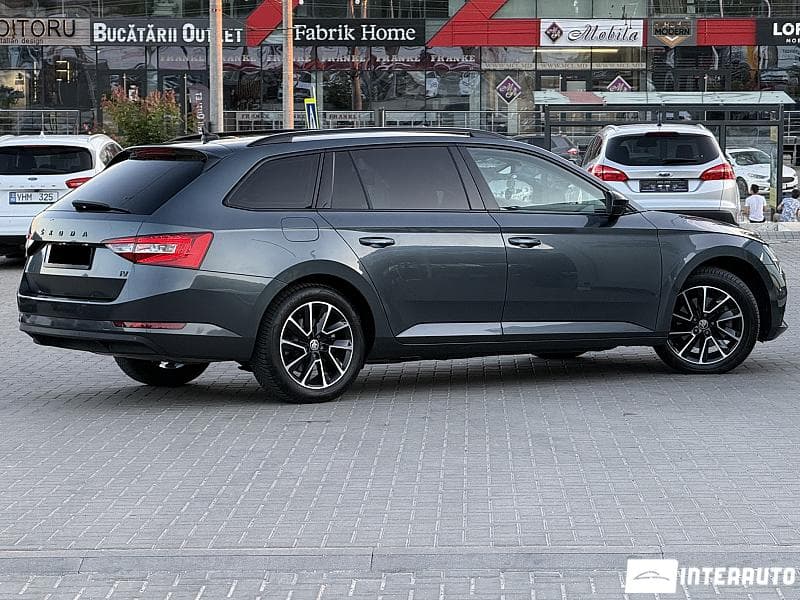 2021 Skoda Superb — Miniatură 3