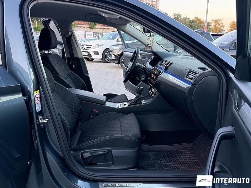 2021 Skoda Superb — Miniatură 16