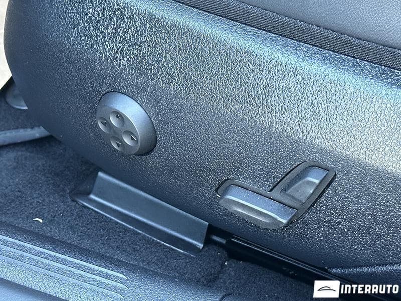 Mercedes C 200 2023 — Миниатюра 18