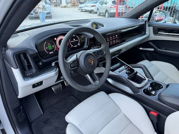 2024 Porsche Cayenne Turbo E-Hybrid Coupe — Miniatură 6