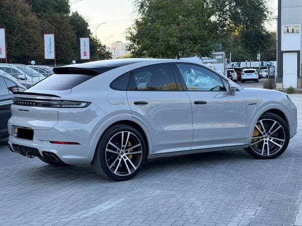 2024 Porsche Cayenne Turbo E-Hybrid Coupe — Miniatură 3