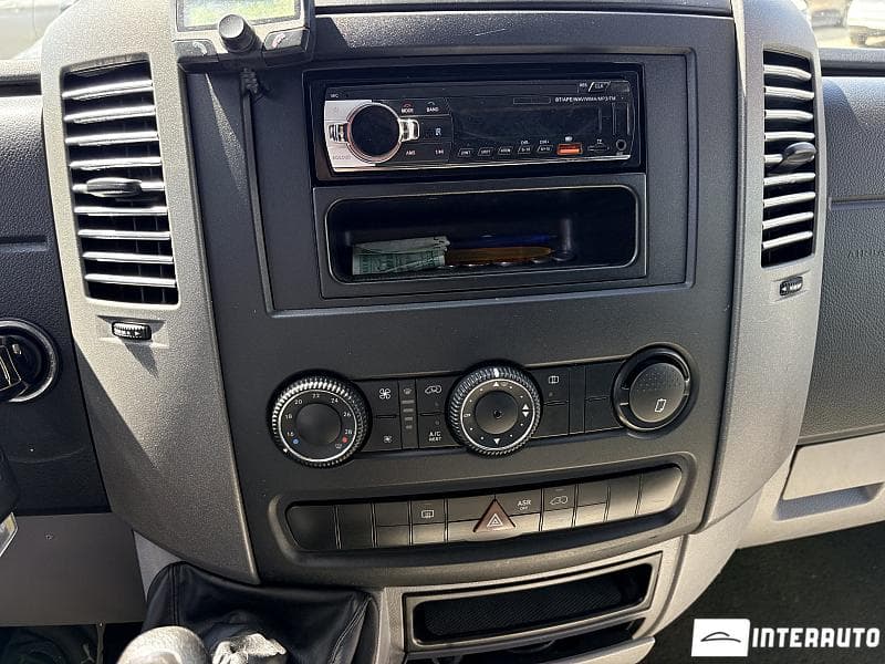 Volkswagen Crafter 2010 — Миниатюра 9
