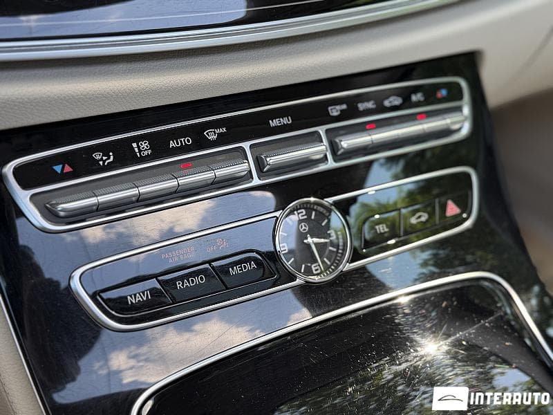 2017 Mercedes E 220 — Miniatură 12