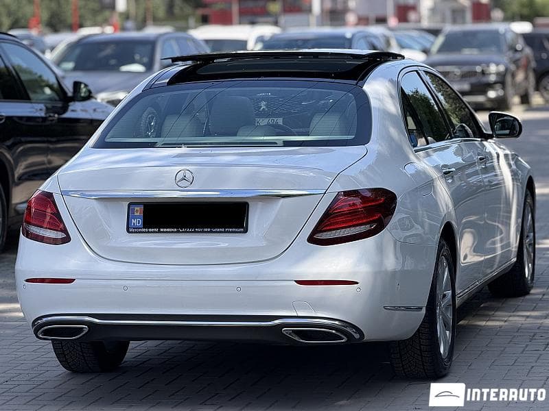2017 Mercedes E 220 — Miniatură 2