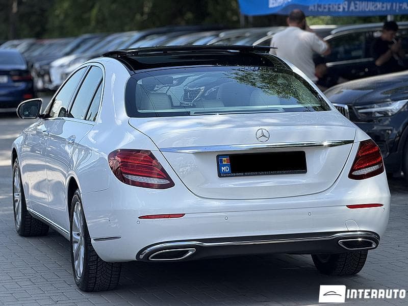 2017 Mercedes E 220 — Miniatură 4