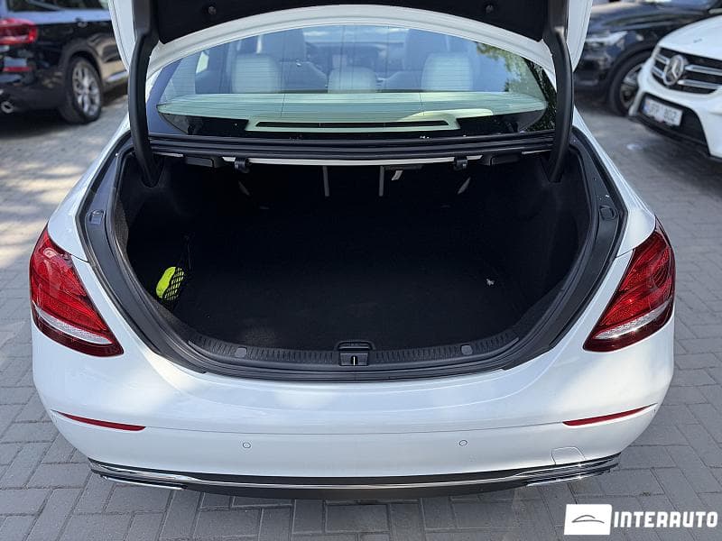 2017 Mercedes E 220 — Miniatură 18