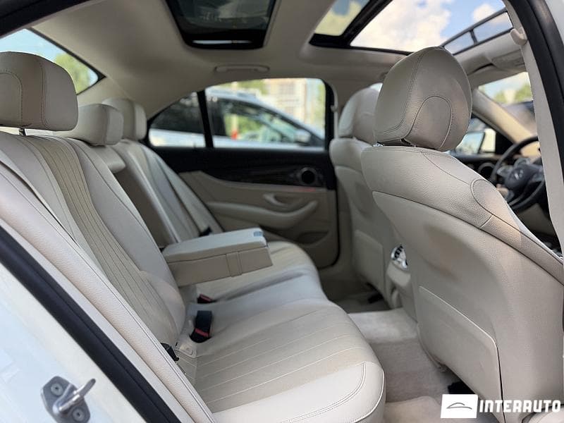 2017 Mercedes E 220 — Miniatură 15