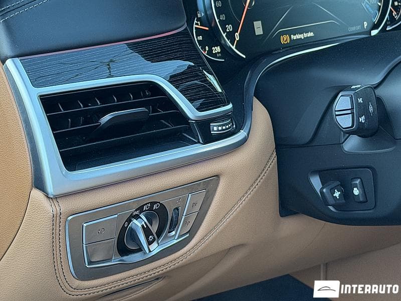 BMW 740e 2017 — Миниатюра 11