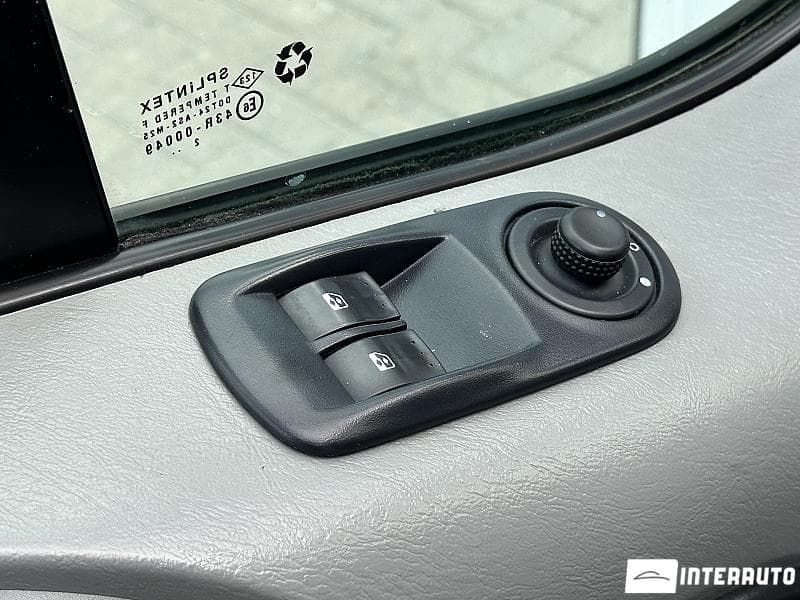 2013 Renault Trafic — Miniatură 11