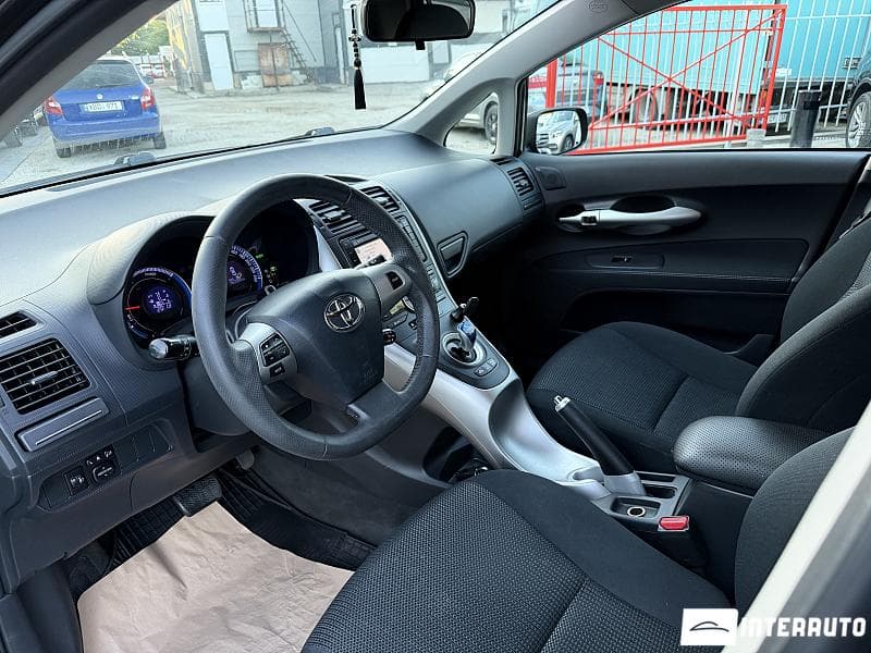 Toyota Auris 2011 — Миниатюра 5