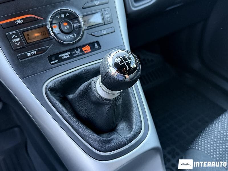 Toyota Auris 2011 — Миниатюра 11