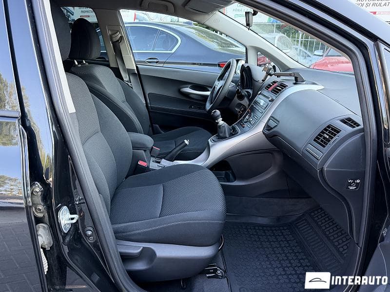 Toyota Auris 2011 — Миниатюра 5