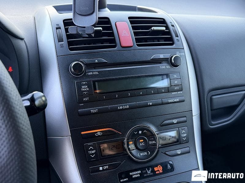 Toyota Auris 2011 — Миниатюра 10