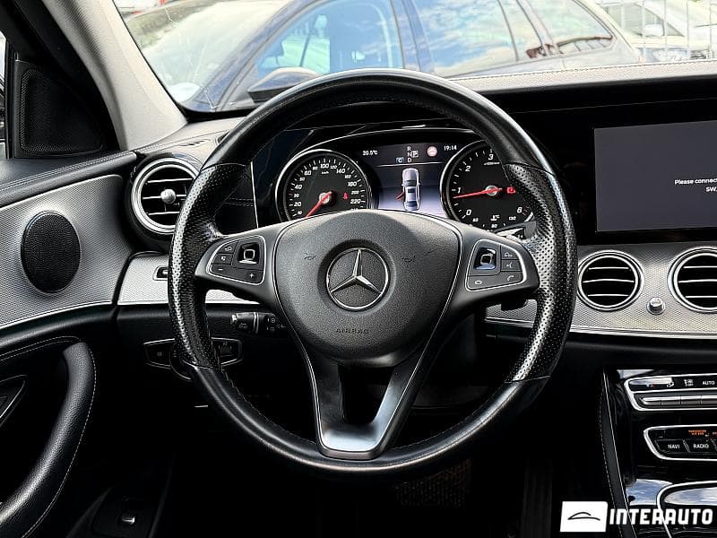 Mercedes E 220 2016 — Миниатюра 7