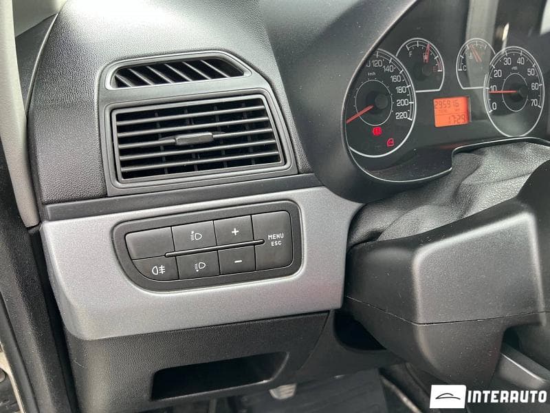 Fiat Punto 2011 — Миниатюра 6