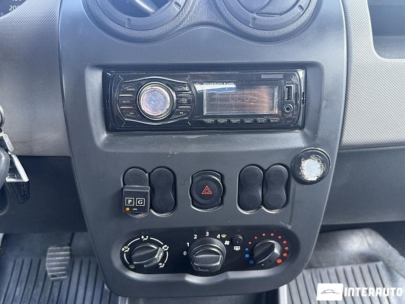 Dacia Logan 2012 — Миниатюра 8