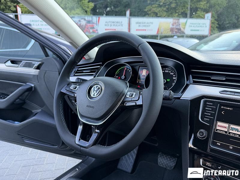 Volkswagen Passat GTE 2015 — Миниатюра 11