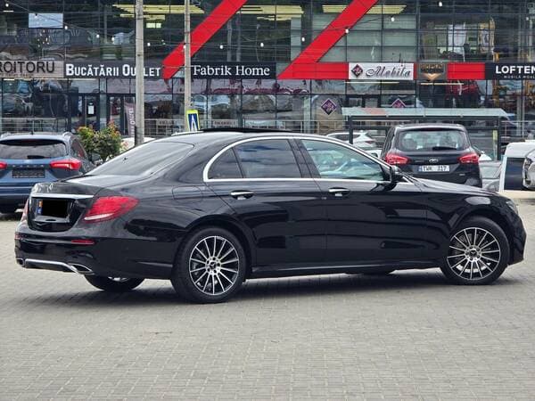 2019 Mercedes E 220 — Miniatură 3