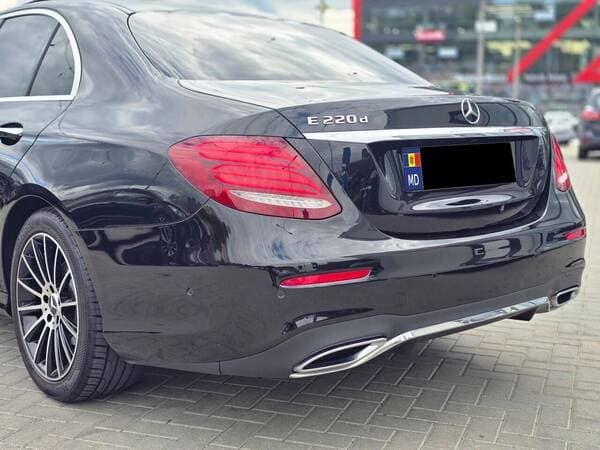 2019 Mercedes E 220 — Miniatură 4