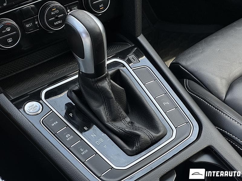 Volkswagen Passat GTE 2019 — Миниатюра 12
