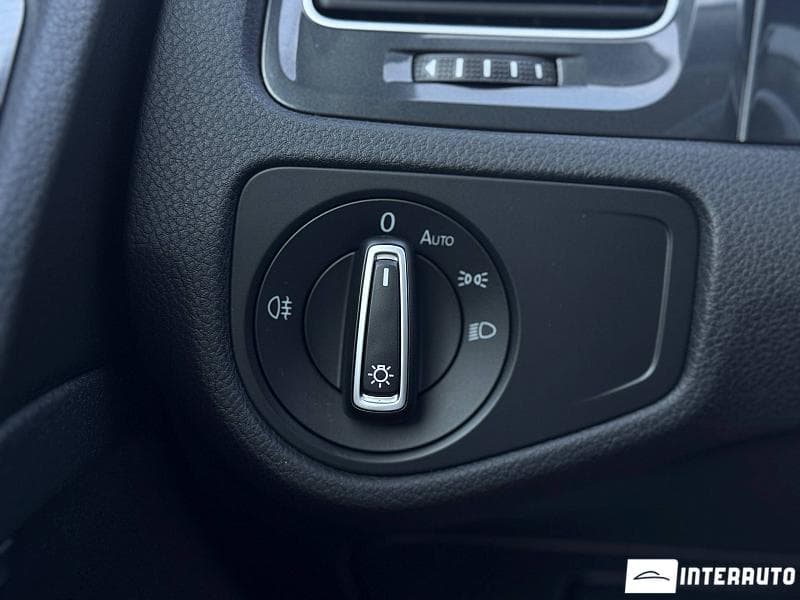 Volkswagen e-Golf 2020 — Миниатюра 17