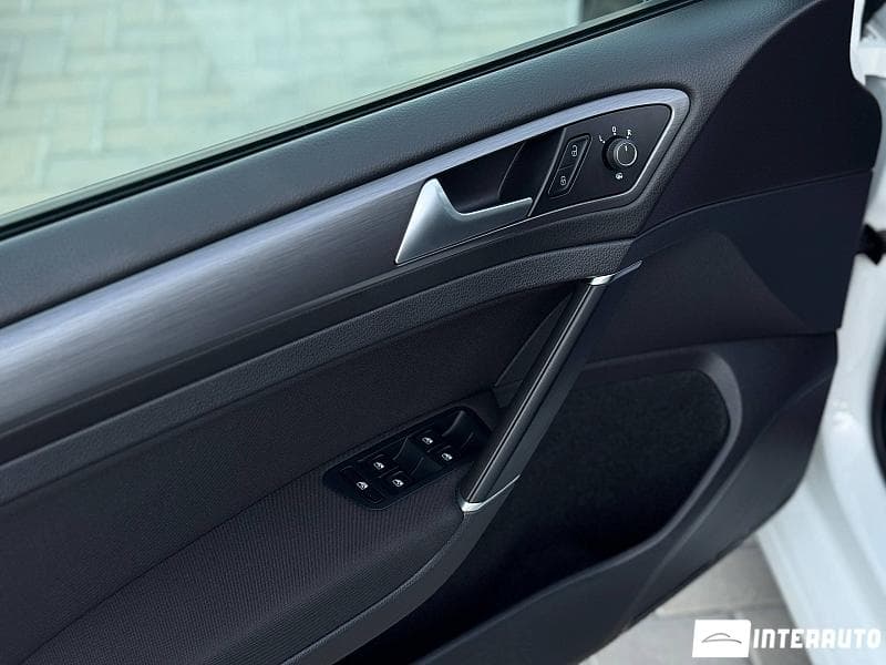 Volkswagen e-Golf 2020 — Миниатюра 16