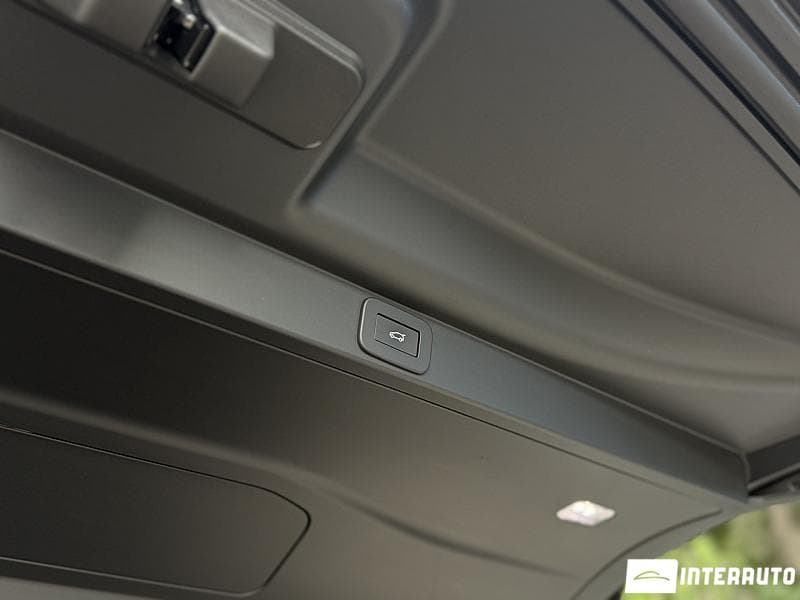 Land Rover Range Rover Vogue 2023 — Миниатюра 7