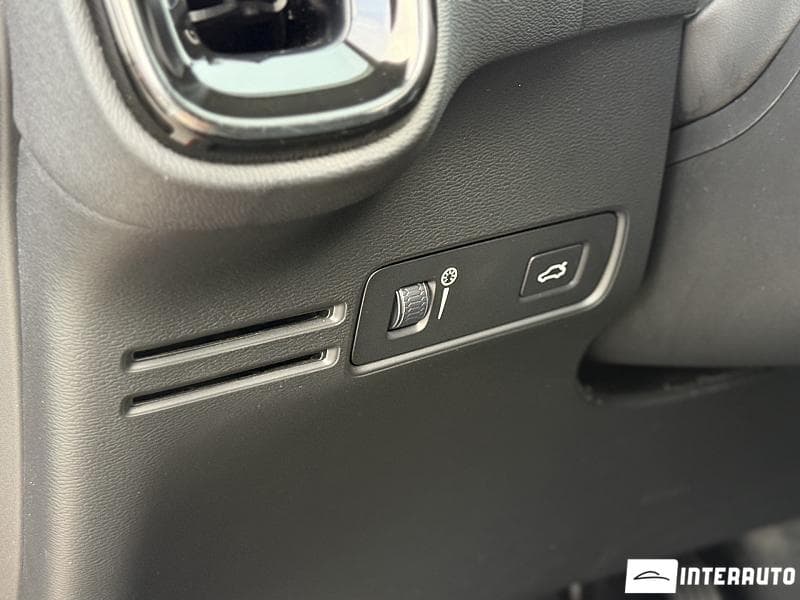 Volvo XC 40 2019 — Миниатюра 8