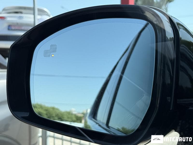 Land Rover Discovery 2019 — Миниатюра 5