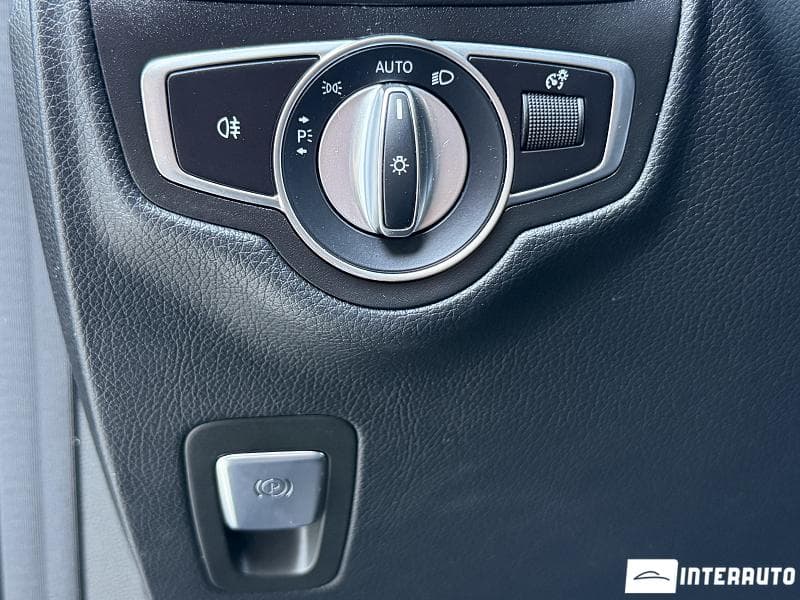 2019 Mercedes GLC 350e — Miniatură 11
